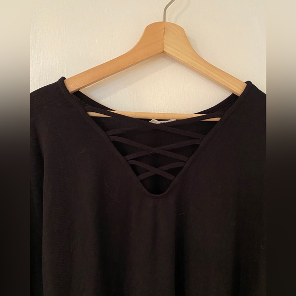 Ardene criss cross top - Picture 2 of 2